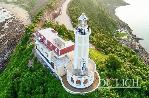 Vinh Thuc lighthouse is a must-visit